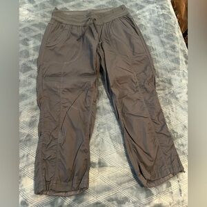 Northface grey capri length pants